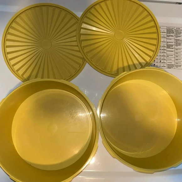 Vintage Tupperware 1204-12 Yellow Servalier Canister With Seal - Picture 2 of 2